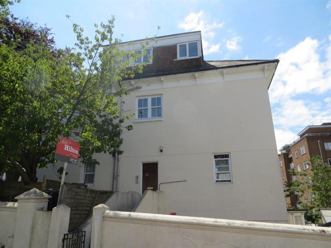 Students - Beautiful Room to rent in 4 bed flat Main Photo