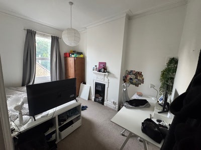 Room available in Clapham South Main Photo