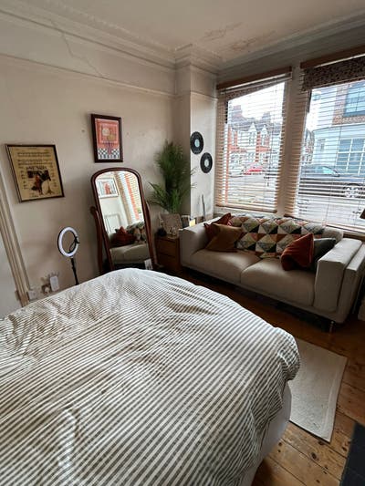 ⭐️Light dbl with sofa-3 bed, Garden facing double Main Photo