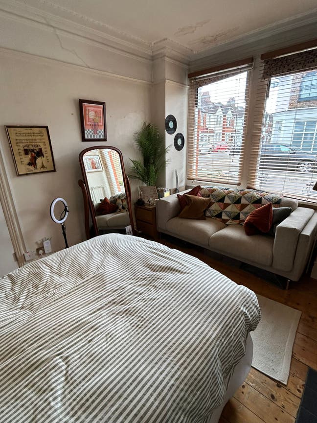 ⭐️Light dbl with sofa-3 bed, Garden facing double Main Photo
