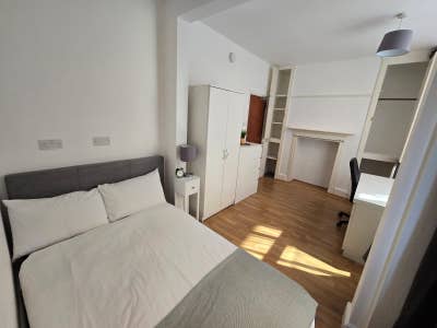 🏡 Spacious Double Bedroom in The Polygon Main Photo