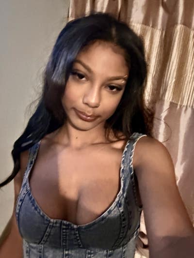 Female Professional Seeking Room Main Photo