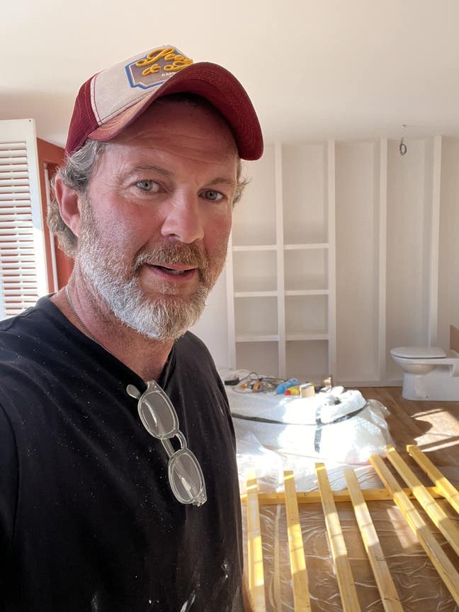 48 year old Male seeks a single or double room Main Photo