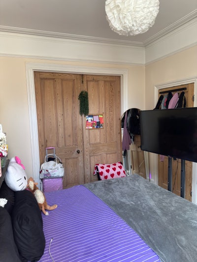 Cosy Room with easy access to bathroom  Main Photo