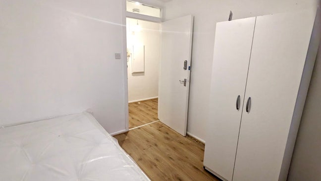 2 Lovely Room In Edmonton Area+All Bill Includes Main Photo