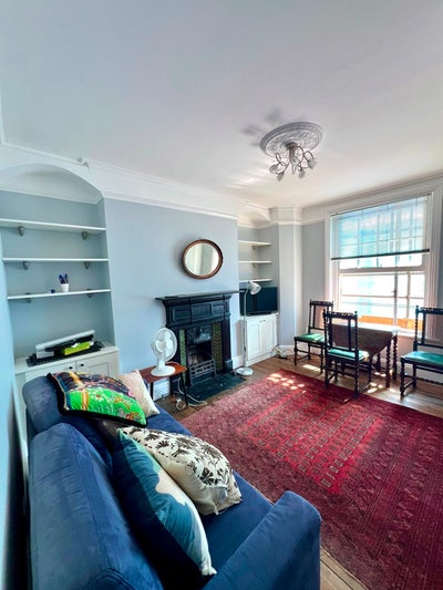 Single bedroom in a beautiful 2 Bed near Oxford St Main Photo