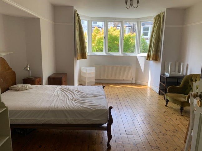 Sun-Filled Room in Charming House - All Bills Incl Main Photo