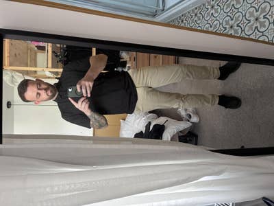 Looking for a room mate/house share Main Photo