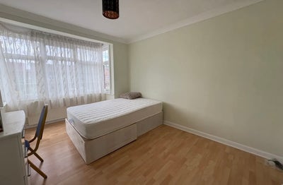 Room to rent edmonton Main Photo