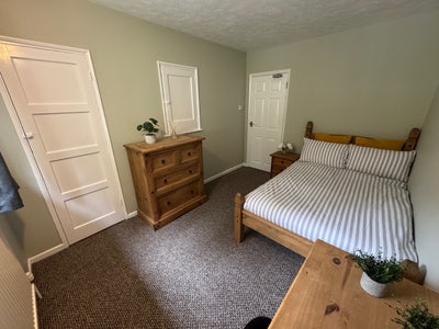 Last Student Double Room Sharing with Females Main Photo