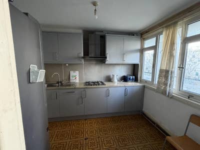 One Clean and Spacious Double Room to Let  Main Photo