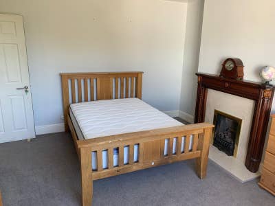2 Bedrooms in Semi-det. Close to Park and Hospital Main Photo