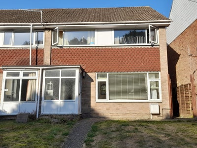 End of terrace house with front/rear garden Main Photo