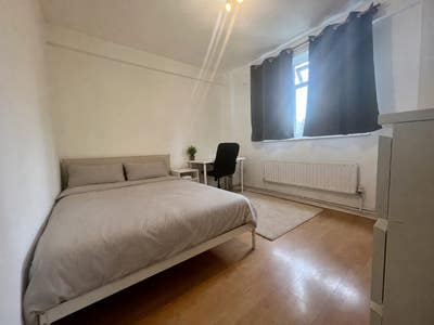  Beautiful Room Near Kingston Hospital Main Photo