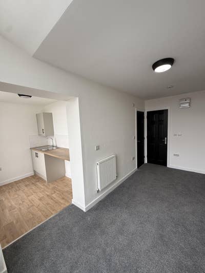 Studio-Style Ensuite + Kitchenette Main Photo
