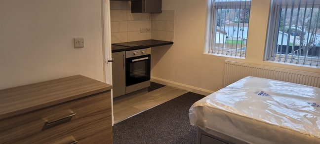 🚨 En Suite And Studio/Off Street Parking🚨  Main Photo
