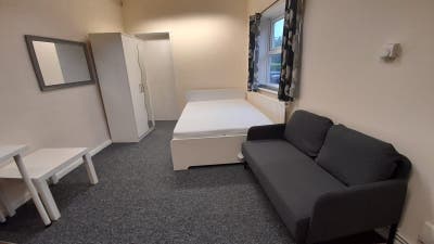 Spacious  studio flat available immediately  Main Photo