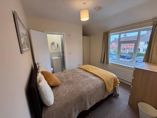 🏡 ✨ New Property Alert! ✨ – Double En-suite Room Main Photo