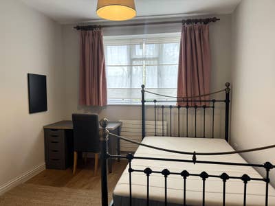 Large Double Ensuite Room in Shared House Main Photo