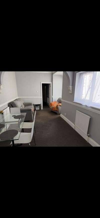 Very spacious well decorated 2bed flat Main Photo