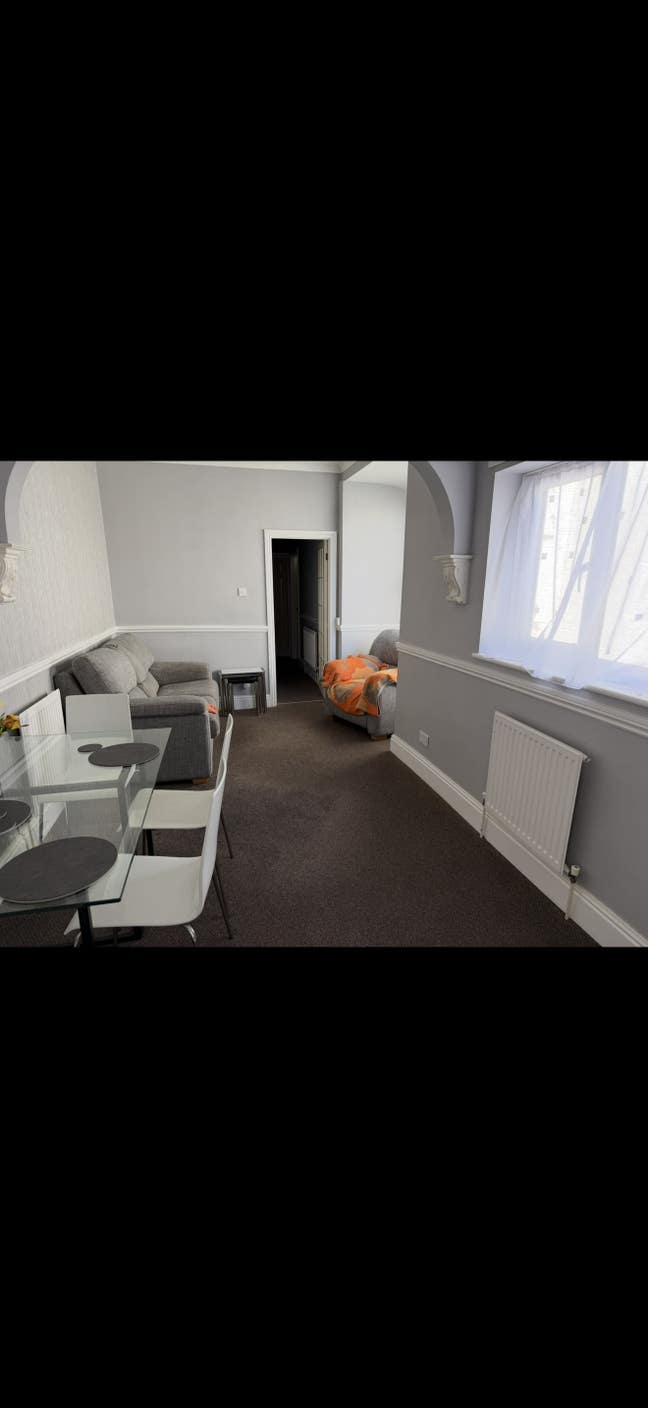 Very spacious well decorated 2bed flat Main Photo