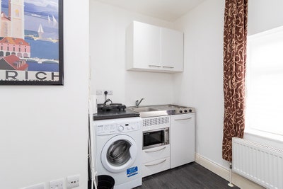 Self-Contained Studio Flat - All Bills Included Main Photo
