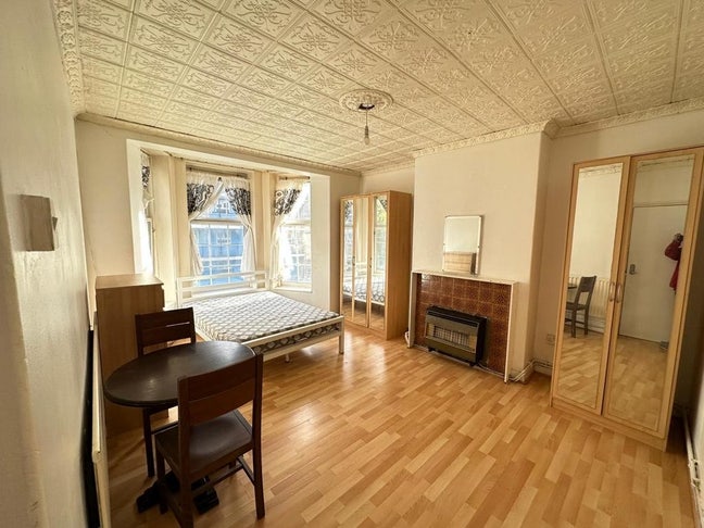 Double RM+inc all bills@Wapping ready to move Main Photo