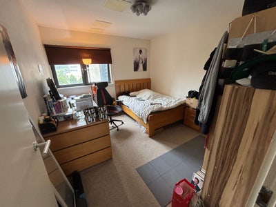 Spacious room with river view close to City Center Main Photo