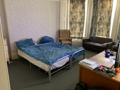 Student let, 2 bedrooms available, close to Uob Main Photo