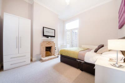 Double room / SW12 / Quiet area  Main Photo