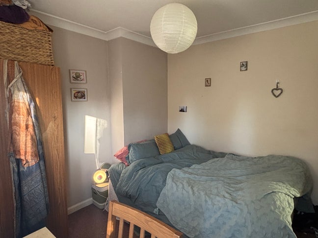 Sunny room in spacious houseshare  Main Photo