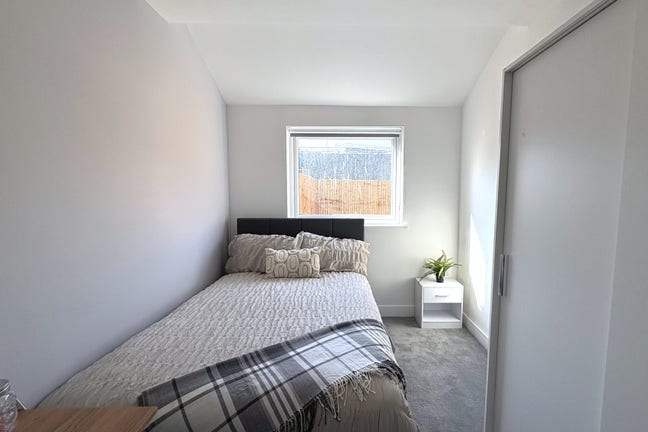 Stunning Property In Kingswood Main Photo