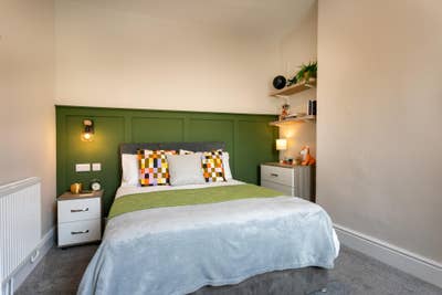 Superb Double room - close to tram and ASDA Main Photo