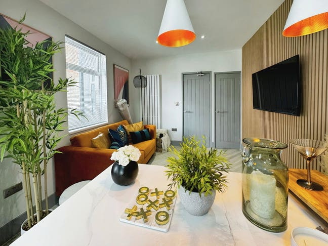 Double En-Suit Room Available Now Main Photo