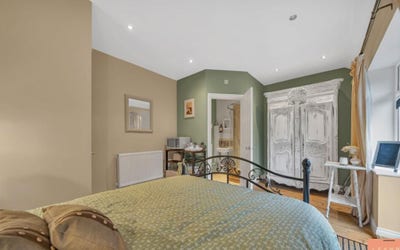 Double room with en suite  Main Photo