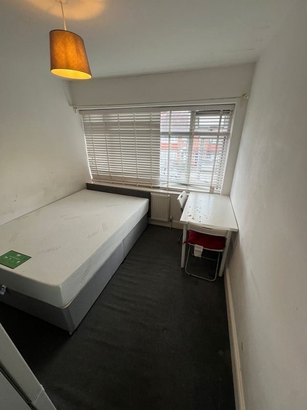 ✨🛏️ Double Room Available to Let in - Edgware  Main Photo