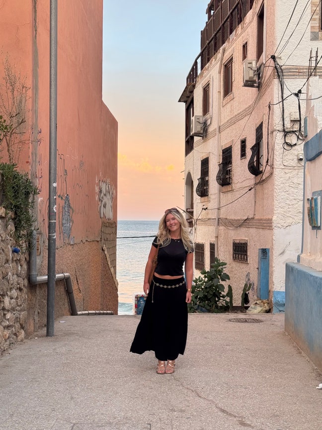 22 year old Female seeks a single or double room Main Photo