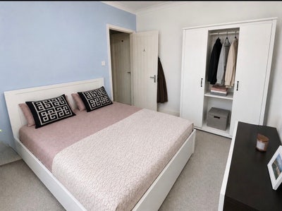 Double room available for a female to share. Main Photo