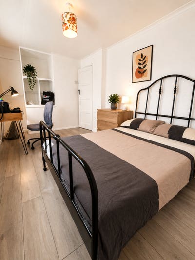 Large Double Rooms | 3-Person House Share Main Photo