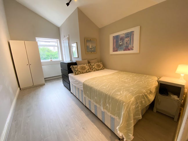 🏡 Quiet garden-facing en suite room | Bills inc. Main Photo