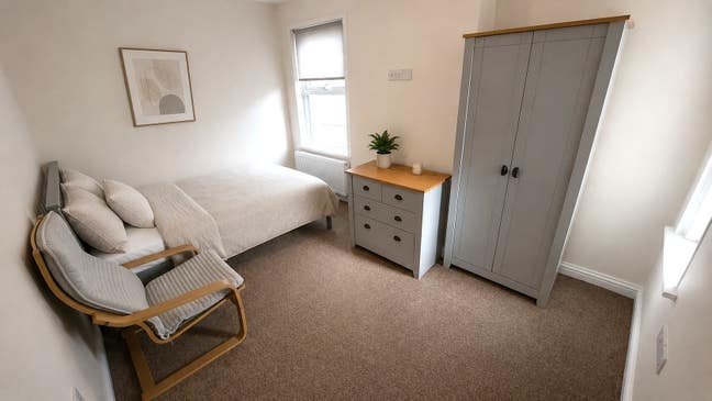 Preston Road Ensuite Room Main Photo