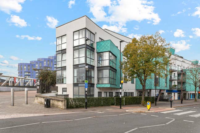 Highbury flat Main Photo