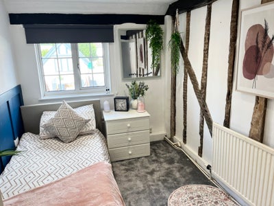 Lovely, Quaint Small Double En-suite Room To Let Main Photo