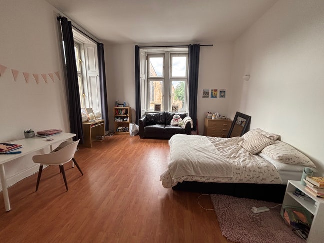 Large Bright Double Room  Main Photo