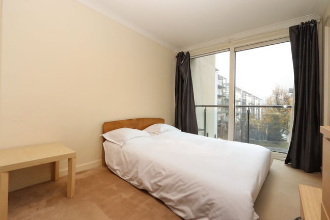 Master Modern En-Suite in Central Canary Wharf Main Photo