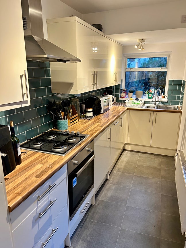 Lovely large double room Main Photo