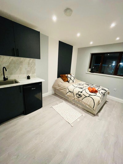 🏡✨En-Suite Room to Let in - Canning Town Main Photo
