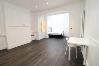 Extra large room (18m²) in lovely Streatham Hill! Main Photo