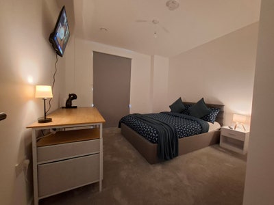 Luxury En-Suite Room in High-Spec Modern Apartment Main Photo