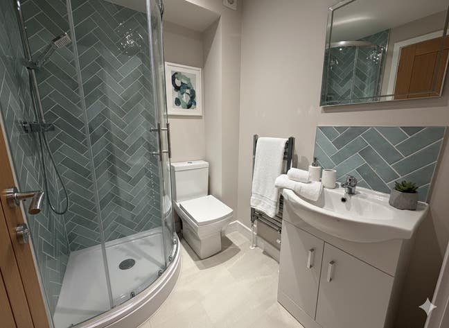 😍  Ensuite Rooms - Close to Train Station (7Sr) Main Photo